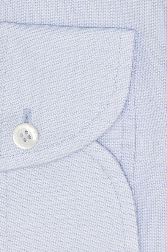Голубая сорочка с микроструктурой