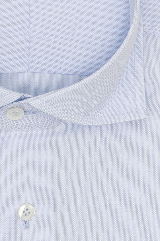 Голубая сорочка с микроструктурой
