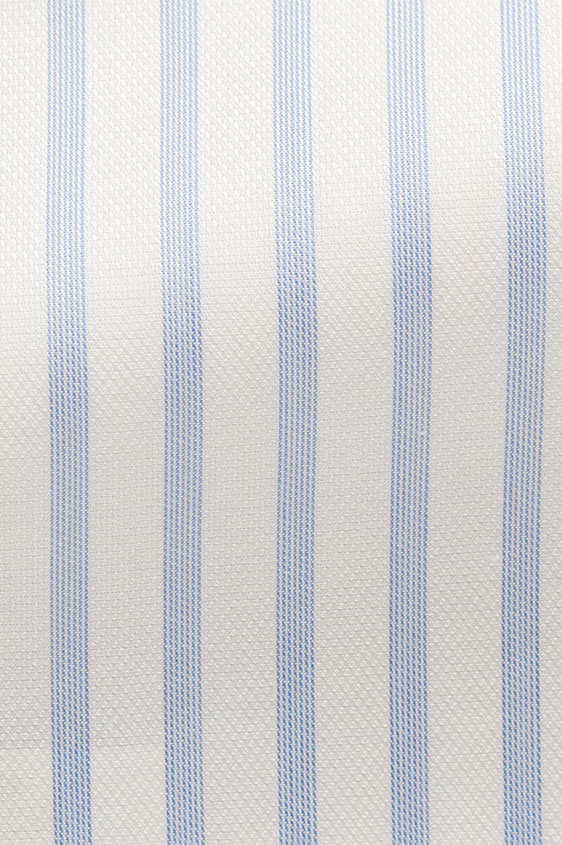 Белая сорочка в голубую полоску