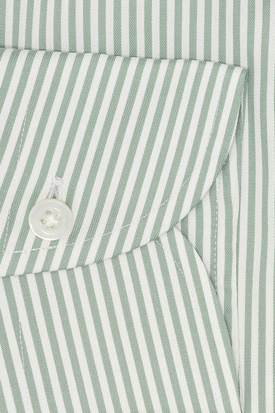 Зеленая сорочка в белую полоску