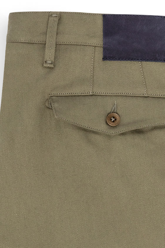 Брюки чинос оливкового цвета