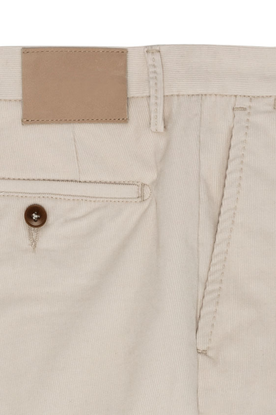 Брюки чинос цвета слоновой кости из микро-вельвета