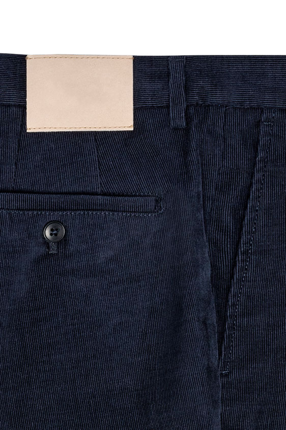 Брюки чинос темно-синего цвета из микро-вельвета