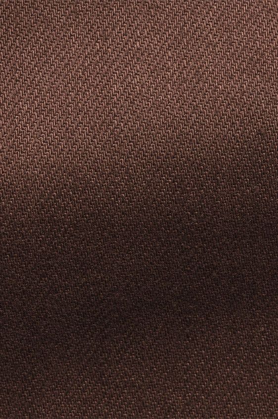 Коричневые брюки чинос