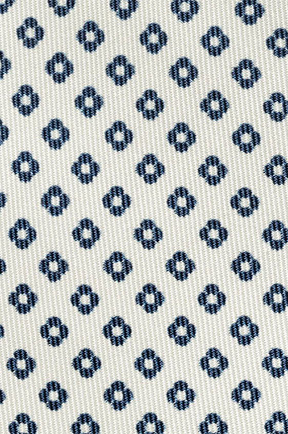 Белый галстук в мелкий рисунок