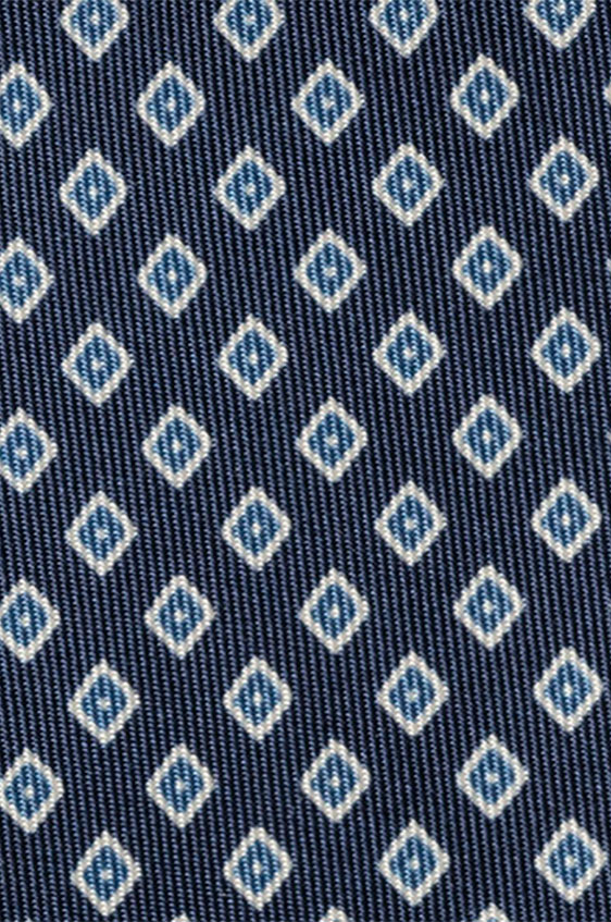 Темно-синий галстук в мелкий рисунок