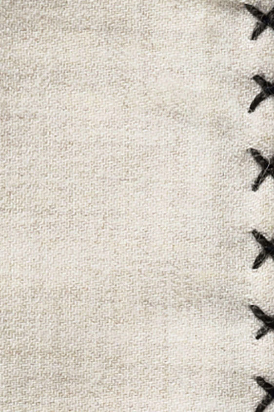 Бежевый нагрудный платок с синей окантовкой