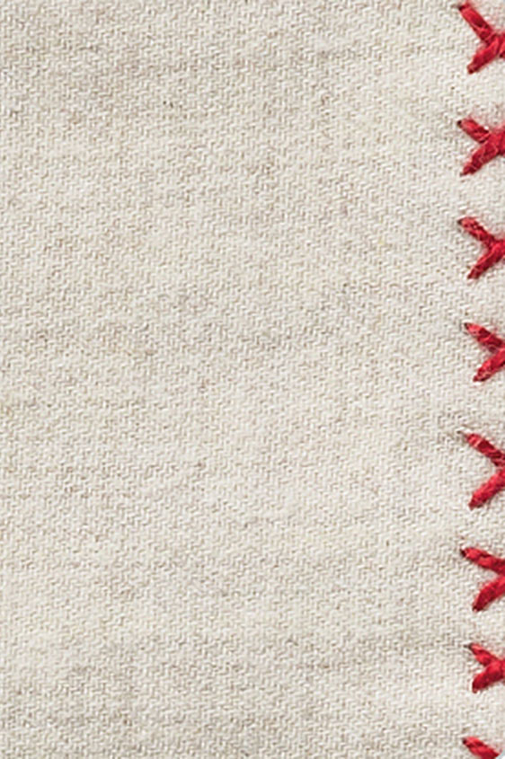 Бежевый нагрудный платок с красной окантовкой