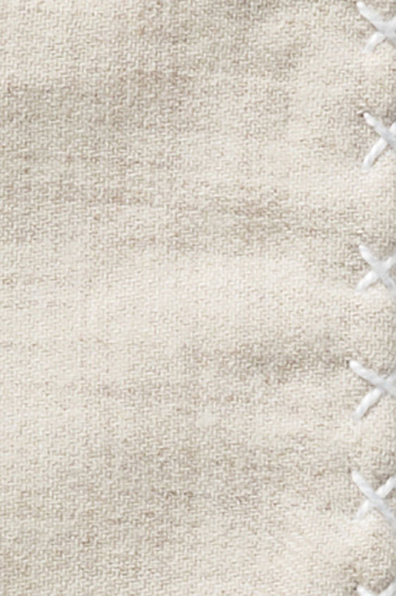 Бежевый нагрудный платок с белой окантовкой