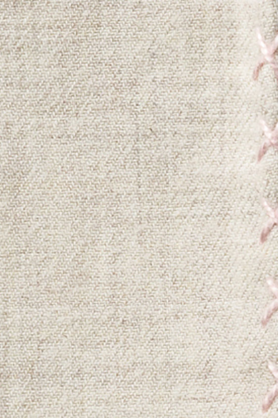 Бежевый нагрудный платок с розовой окантовкой