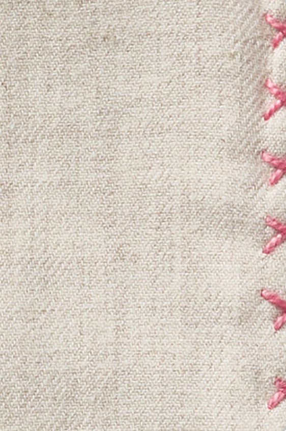 Бежевый нагрудный платок с розовой окантовкой