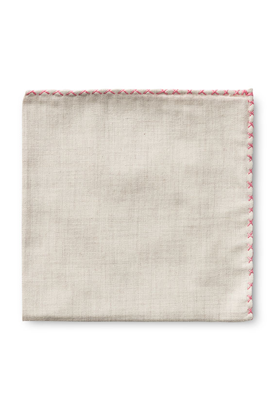 Бежевый нагрудный платок с розовой окантовкой