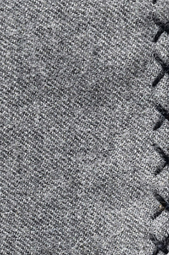 Серый нагрудный платок с синей окантовкой