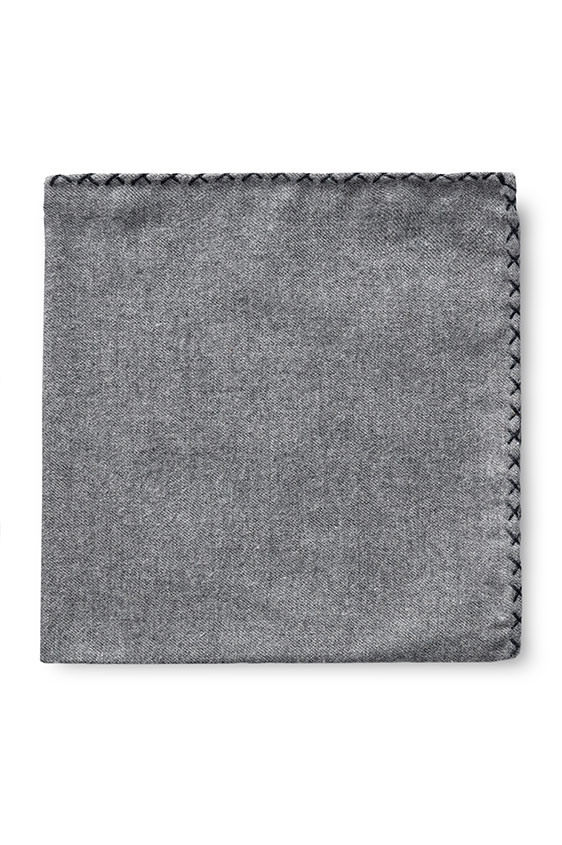 Серый нагрудный платок с синей окантовкой