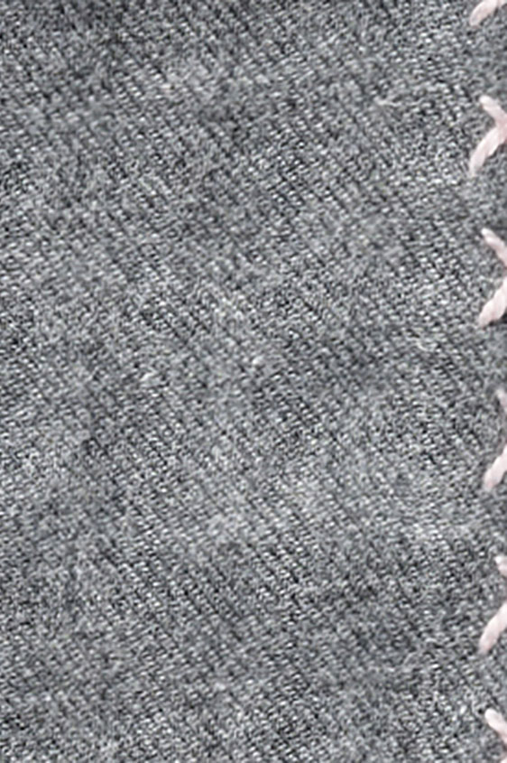 Серый нагрудный платок с розовой окантовкой