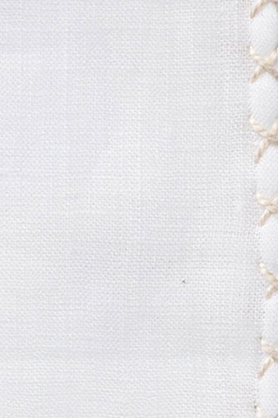 Белый нагрудный платок с бежевой окантовкой