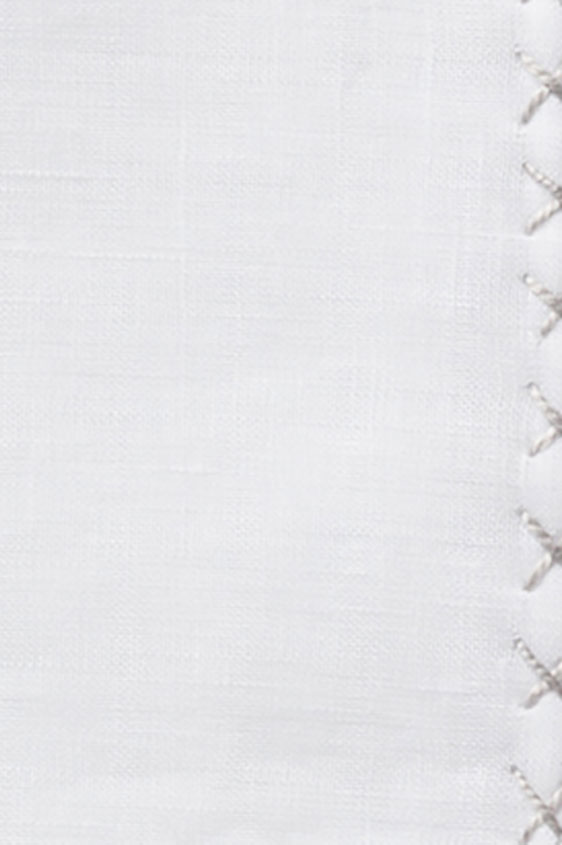 Белый нагрудный платок с серой окантовкой