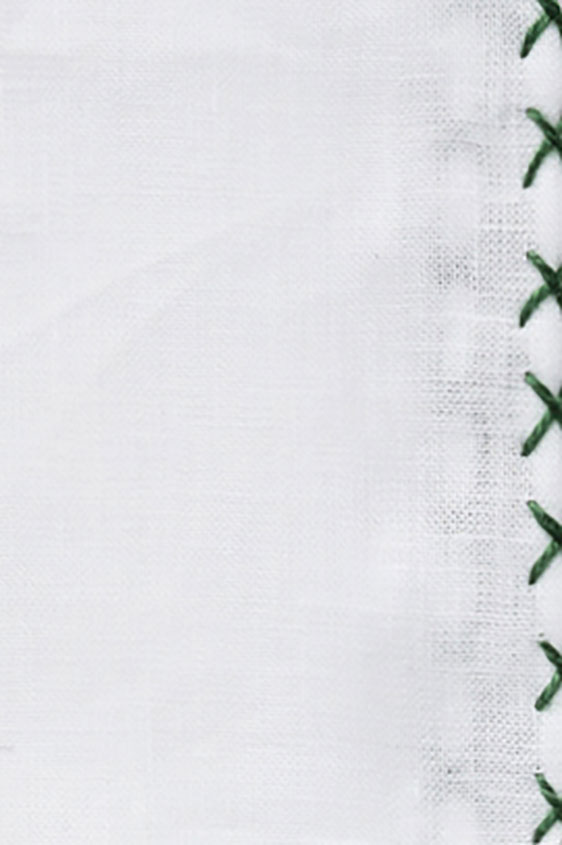 Белый нагрудный платок с зелёной окантовкой