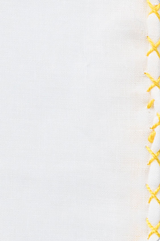 Белый нагрудный платок с жёлтой окантовкой