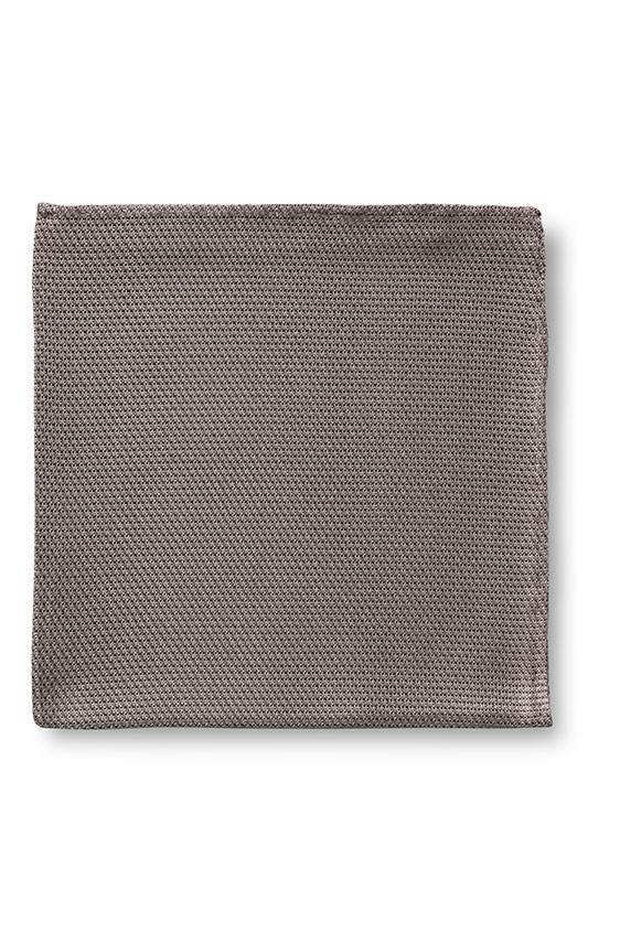 Серый нагрудный платок плетеной фактуры