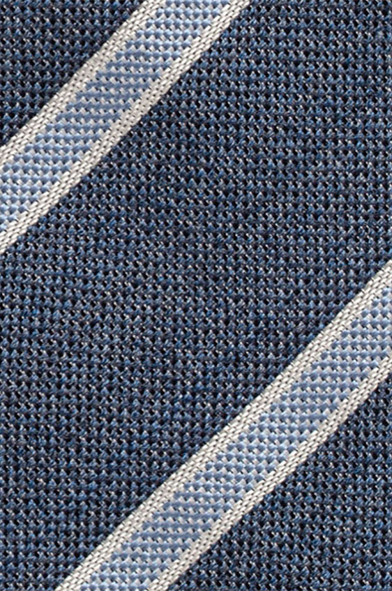 Синий галстук в полоску