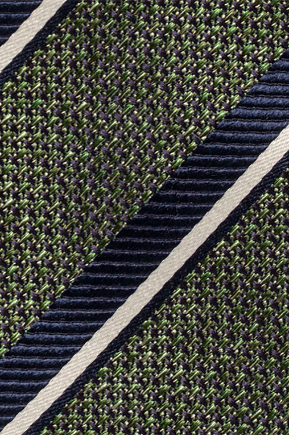 Зелёный галстук в полоску