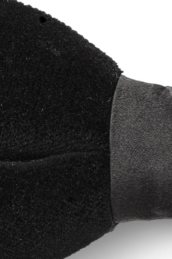 Черная бархатная бабочка