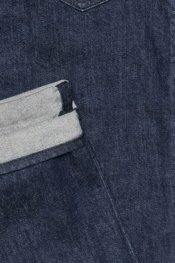 Джинсы темно-синего цвета из стираного денима