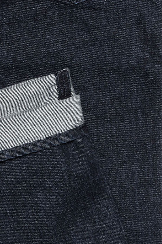 Джинсы серо-синего цвета из стираного денима