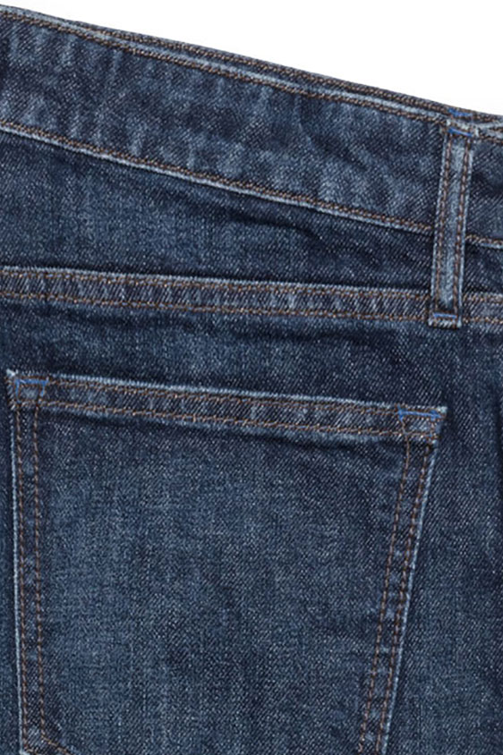 Джинсы синего цвета из стираного денима