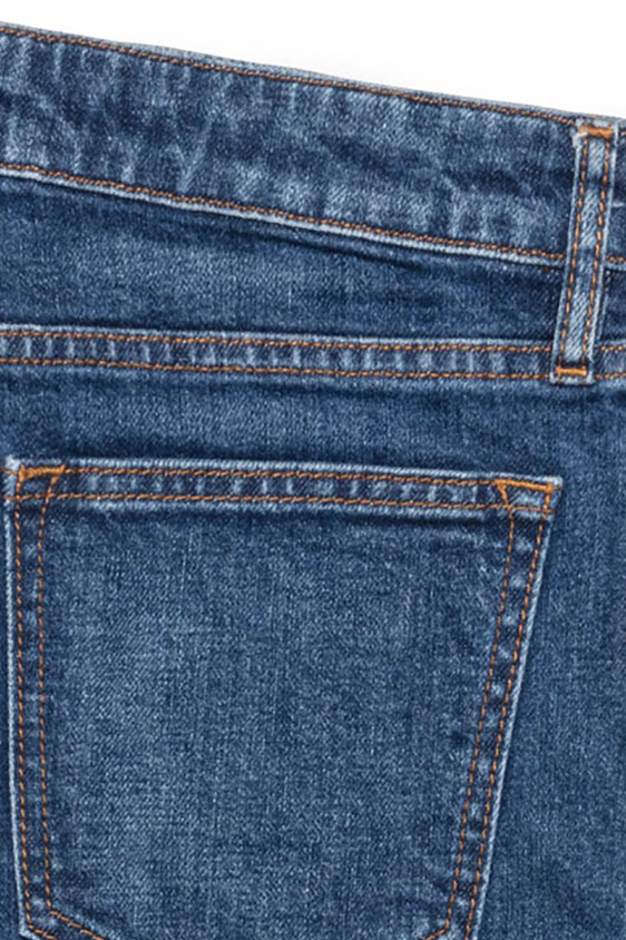 Джинсы свело-синего цвета из стираного денима