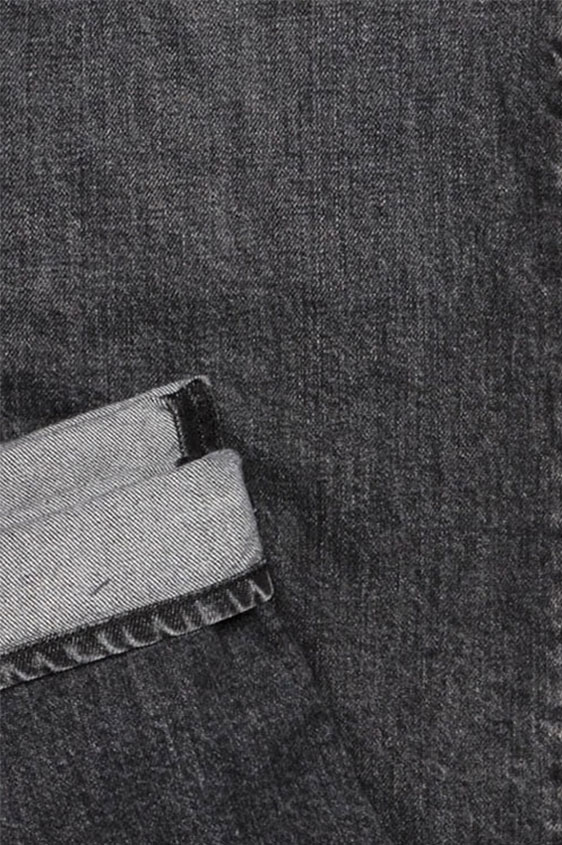 Джинсы серого цвета из стираного денима