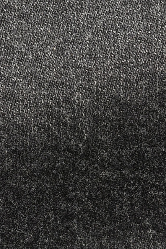 Джинсы серого цвета из стираного денима