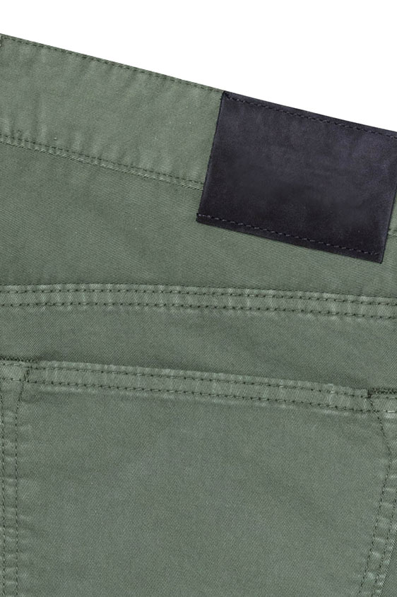 Брюки чинос зелёного цвета