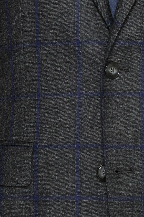 Темно-серый костюм в крупную синюю клетку