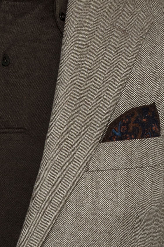 Бежевый пиджак в ёлочку