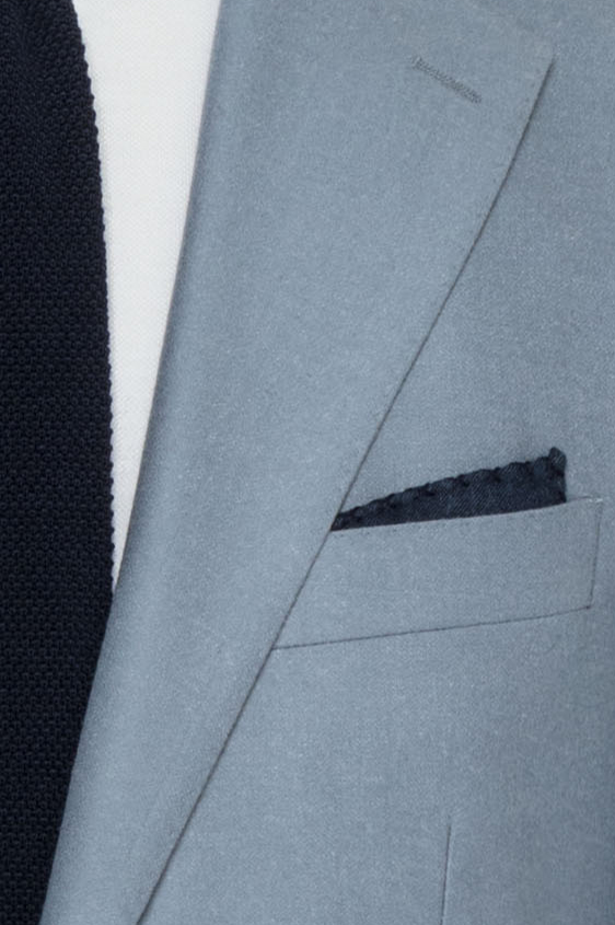 Светло-голубой пиджак