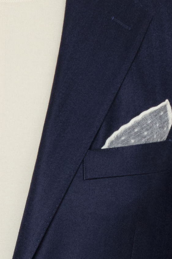 Темно-синий пиджак в ёлочку