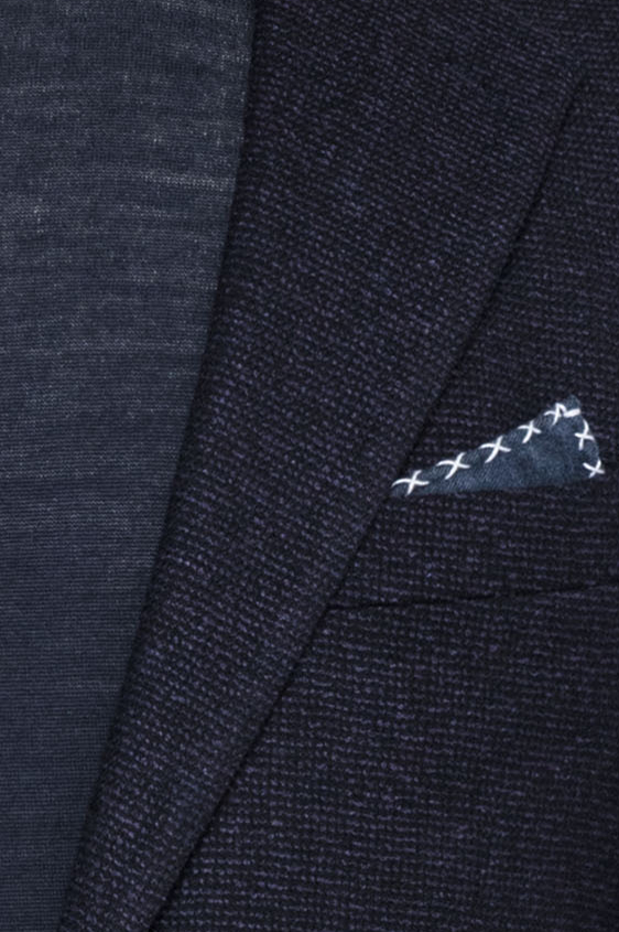 Темно-синий пиджак