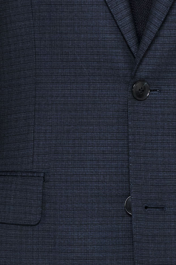 Синий костюм в мелкую клетку