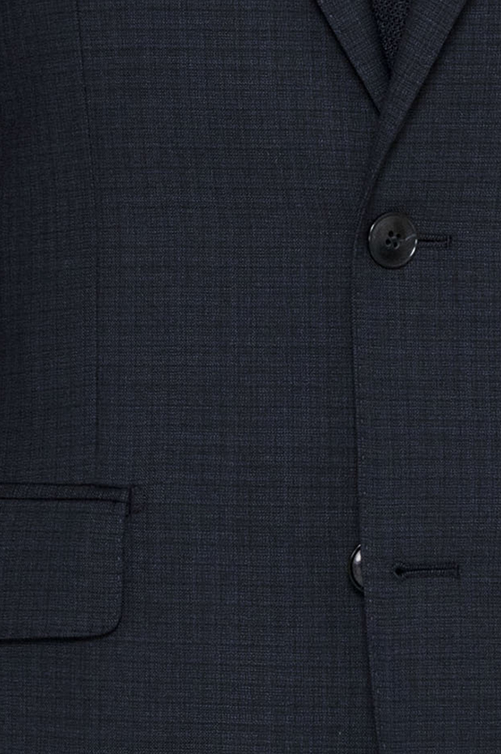 Темно-синий костюм в мелкую клетку