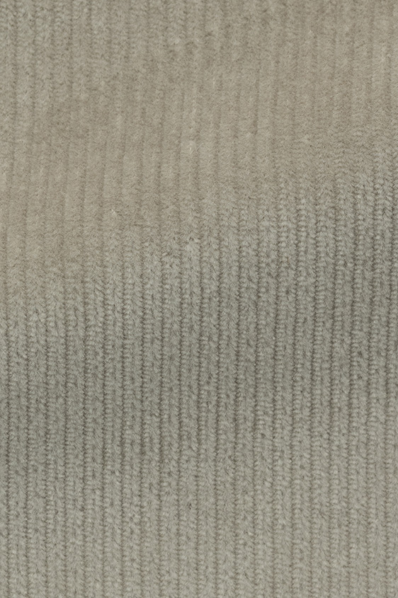 Светло-серый костюм из вельвета