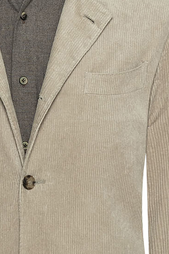 Светло-серый костюм из вельвета