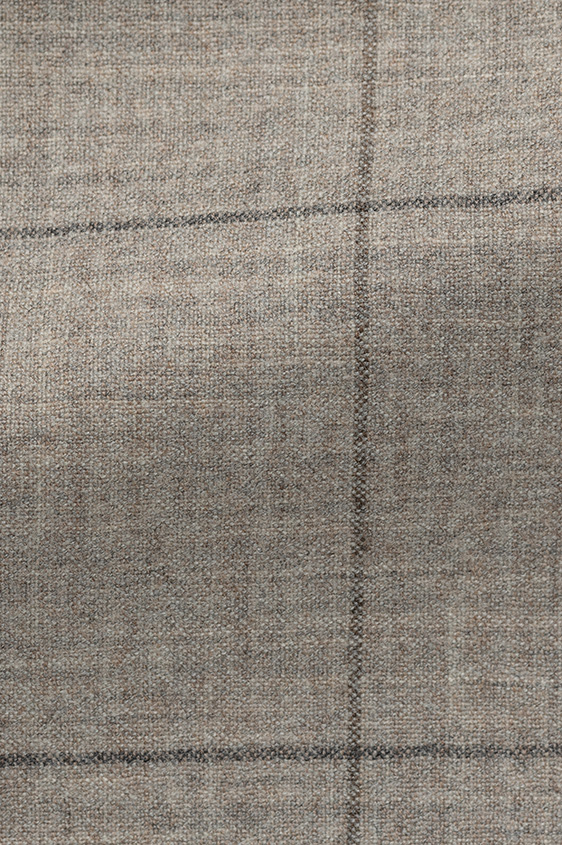 Бежевый костюм в крупную клетку