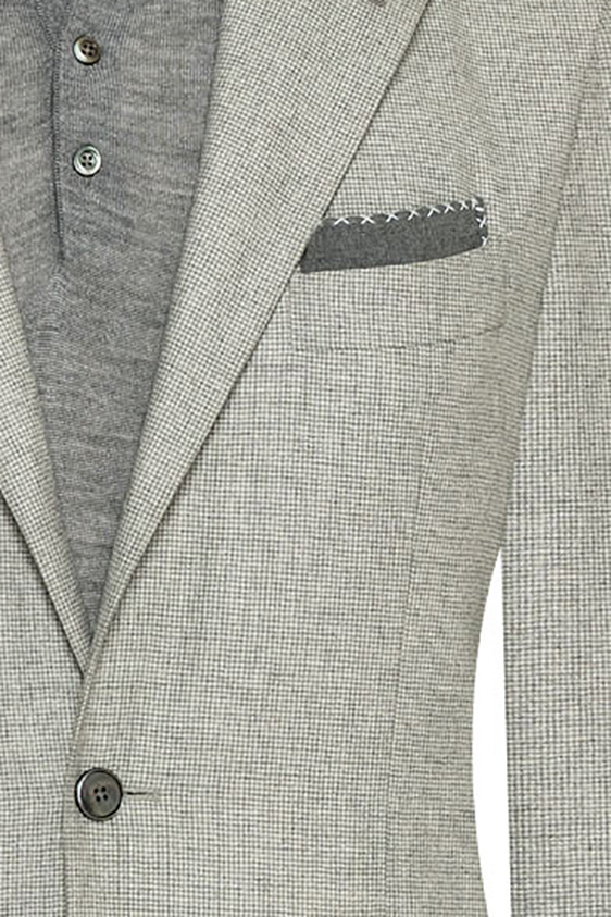 Светло-серый костюм из фланели