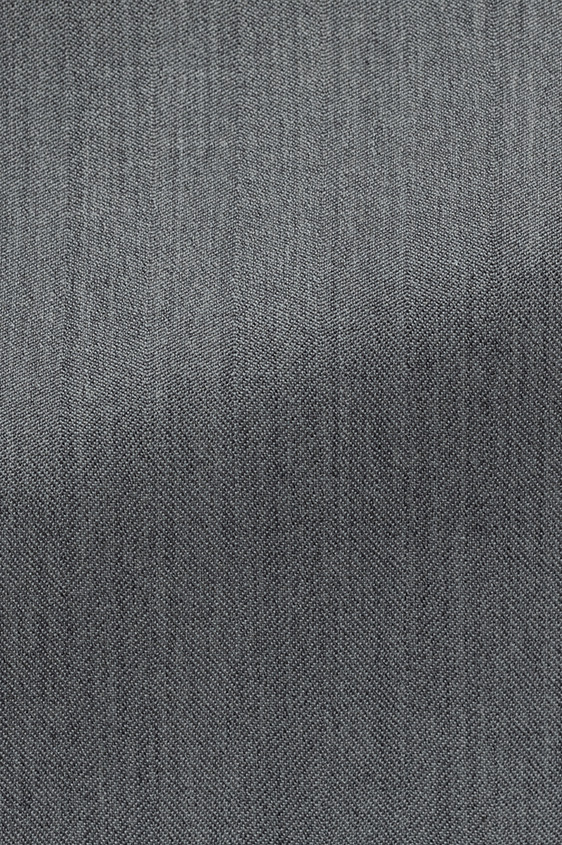 Серый костюм из ткани Solaro