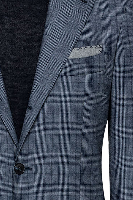 Серо-синий костюм в крупную клетку