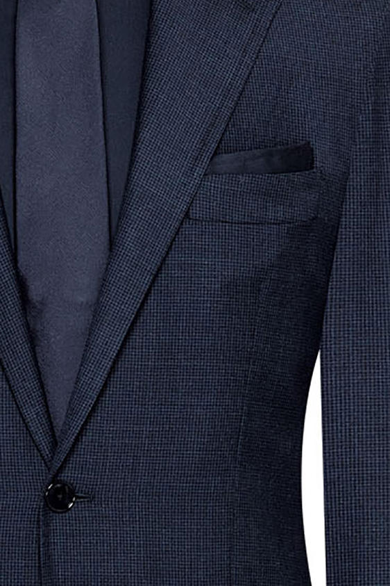 Темно-синий костюм с эффектом стрейч