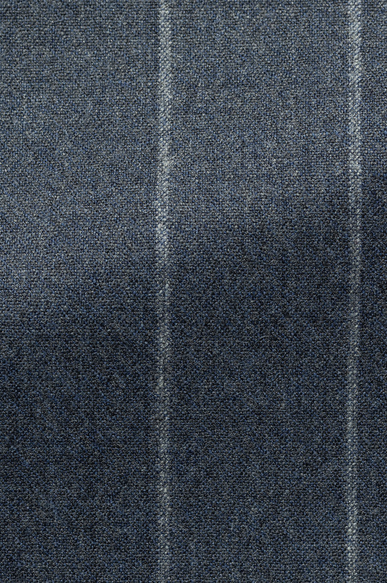 Синий костюм в широкую полоску