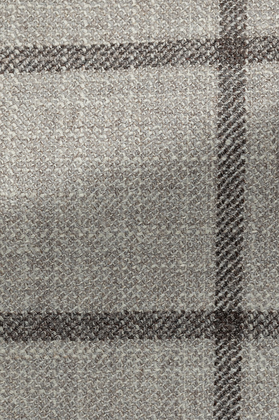 Серо-бежевый пиджак в крупную клетку